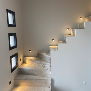 Eclairage sur un escalier neuf